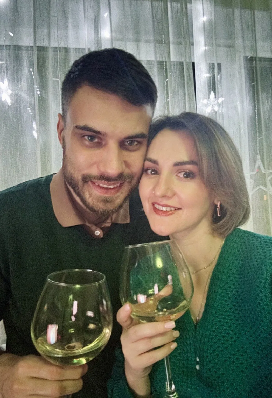 Мы вместе с бокалами